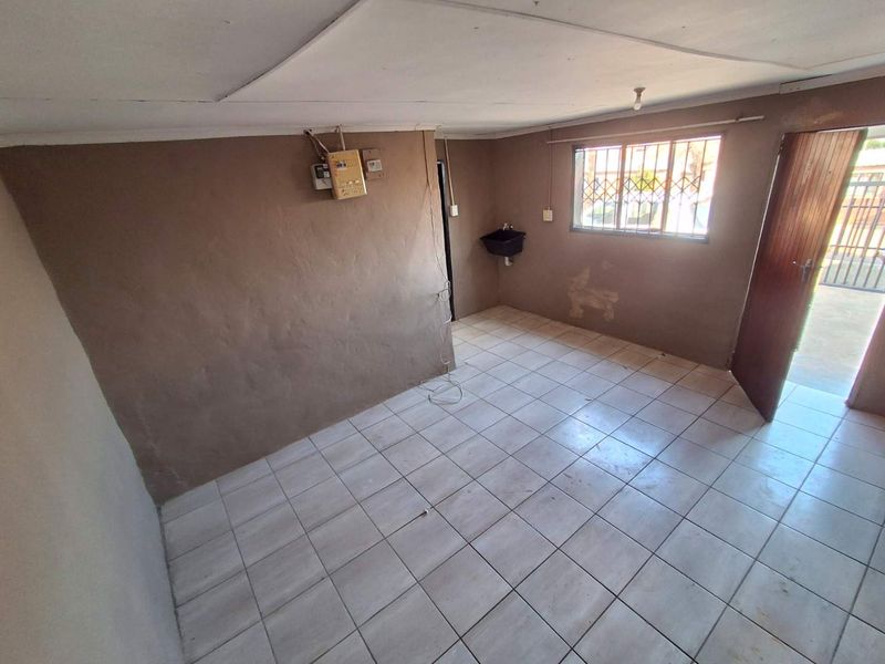 RDP house with 7 outside rooms for sale in Lotus Gardens - Photo 5