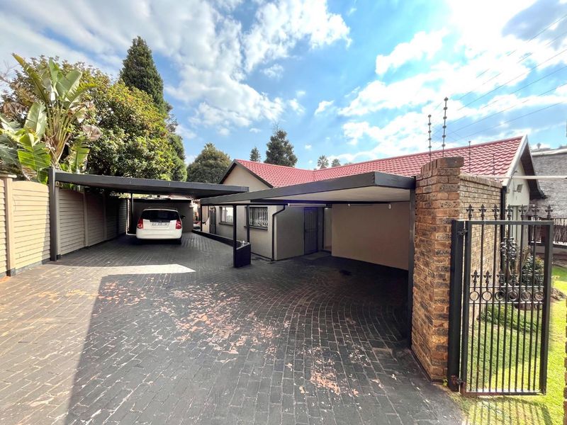 Family Living Made Easy: 4 Beds, 2 Baths, Plus Play Area - Photo 3