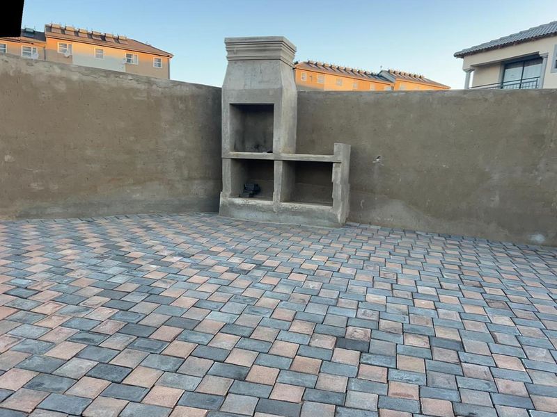 Clayville Ext 45 - R1 350 000 Family Home - Photo 4