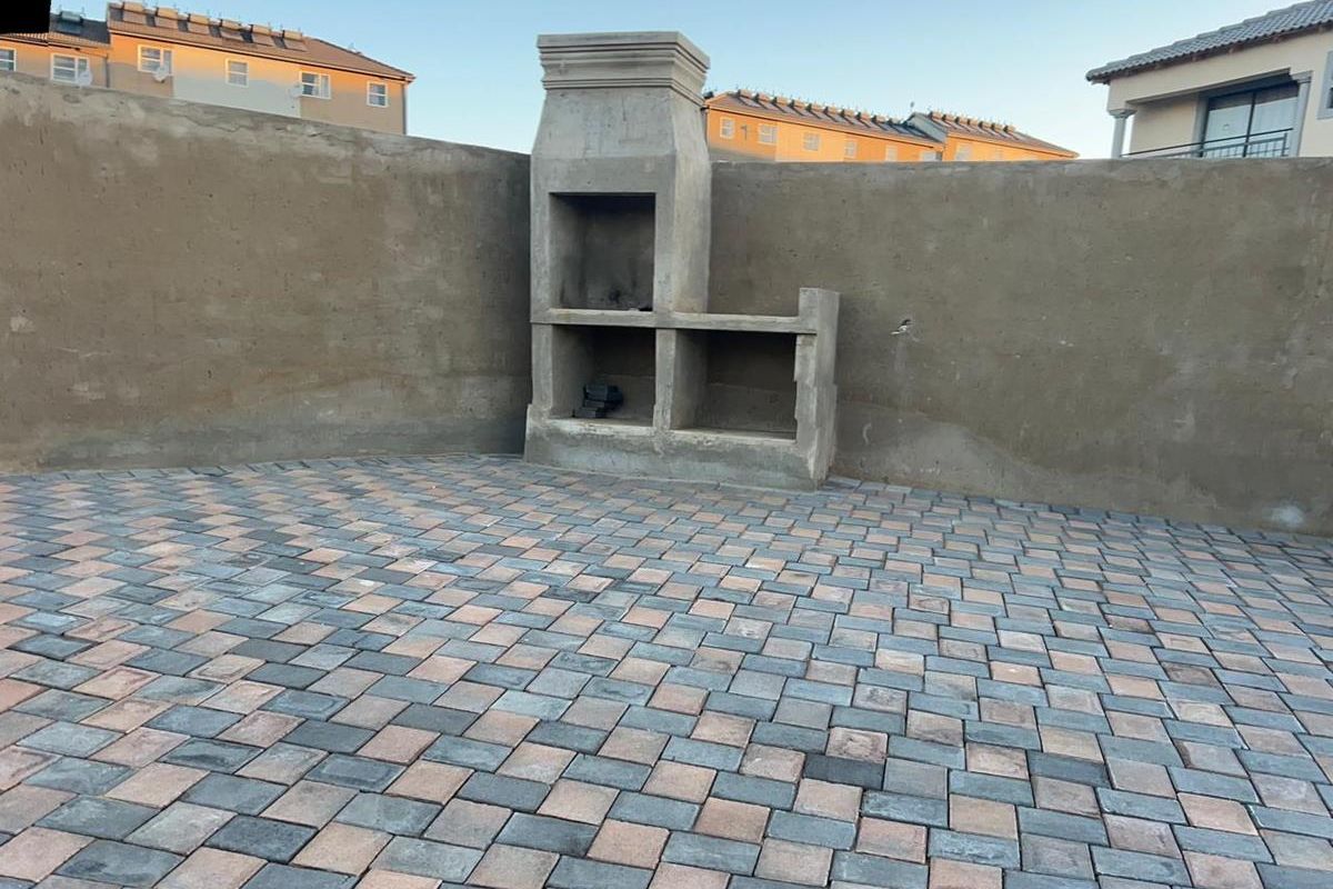 Clayville Ext 45 - R1 350 000 Family Home - Photo 4