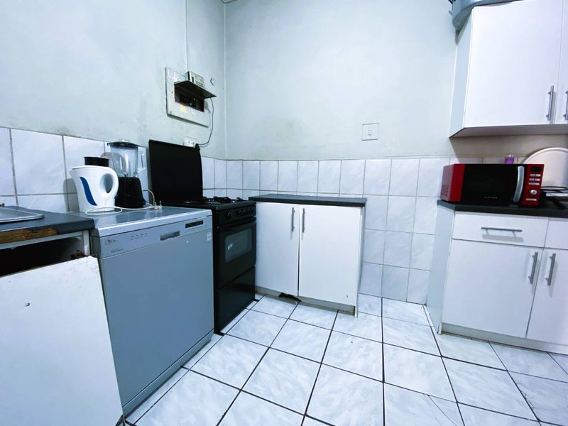 Spacious 1.5 Bedroom Apartment in Pretoria West - Photo 8