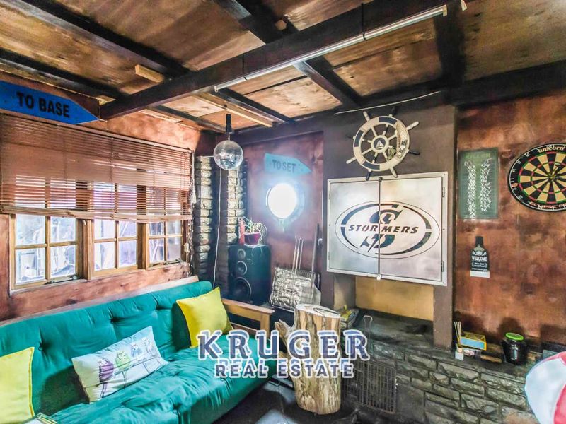 3-BEDROOM HOME WITH 2-BEDROOM FLAT - Photo 9