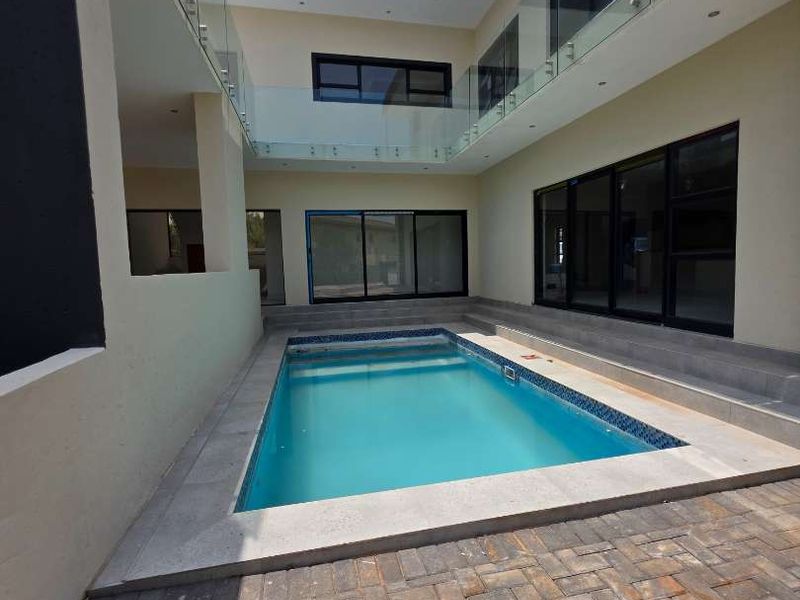 Be the first to turn the key - Photo 8