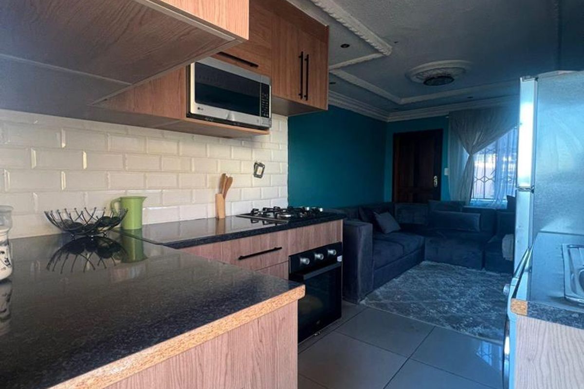 Family Home For Sale in Mamphoko Block k Soshanguve - Photo 4