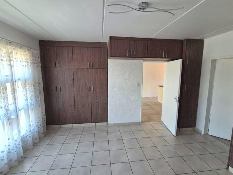 1 Bedroom Townhouse in Mulbarton - Photo 10