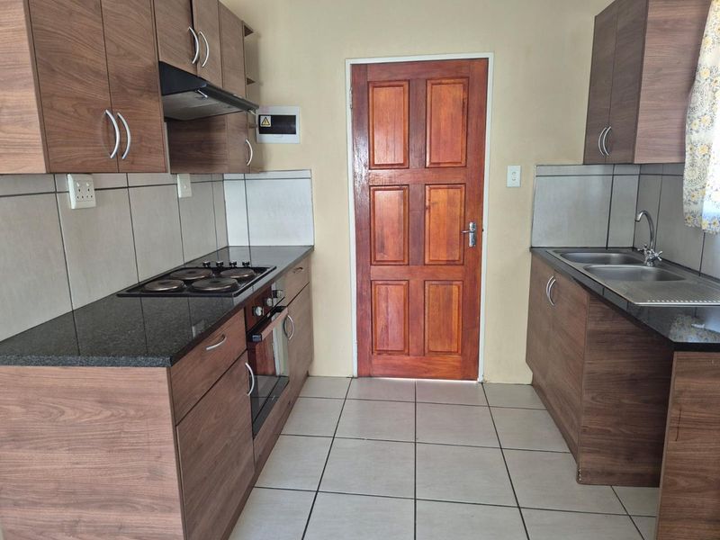 Riverside View - R 875 000 Neat Family Home - Photo 5