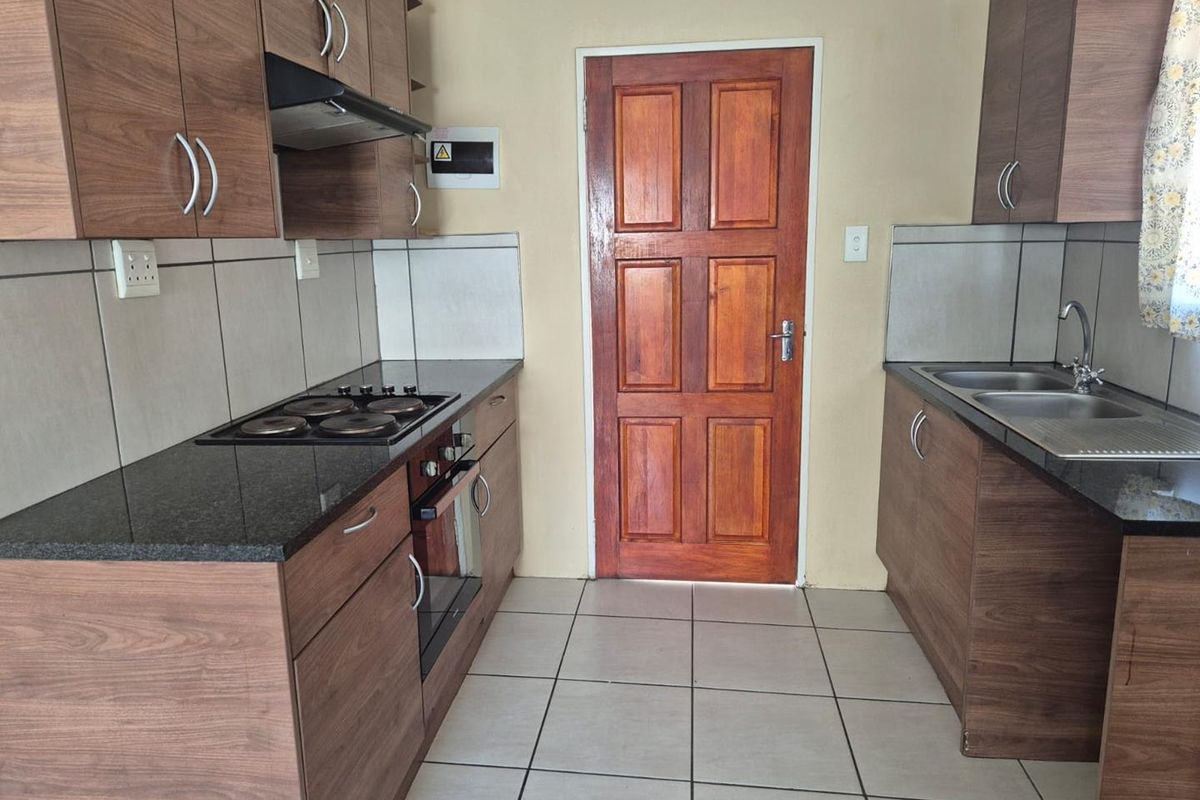 Riverside View - R 875 000 Neat Family Home - Photo 5