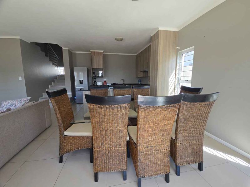 Elegant Family Living in Coral Wood Village Estate – Spacious 3-Bedroom Home with Double Garage and Private Garden in Blue Hills, Midrand - Photo 9