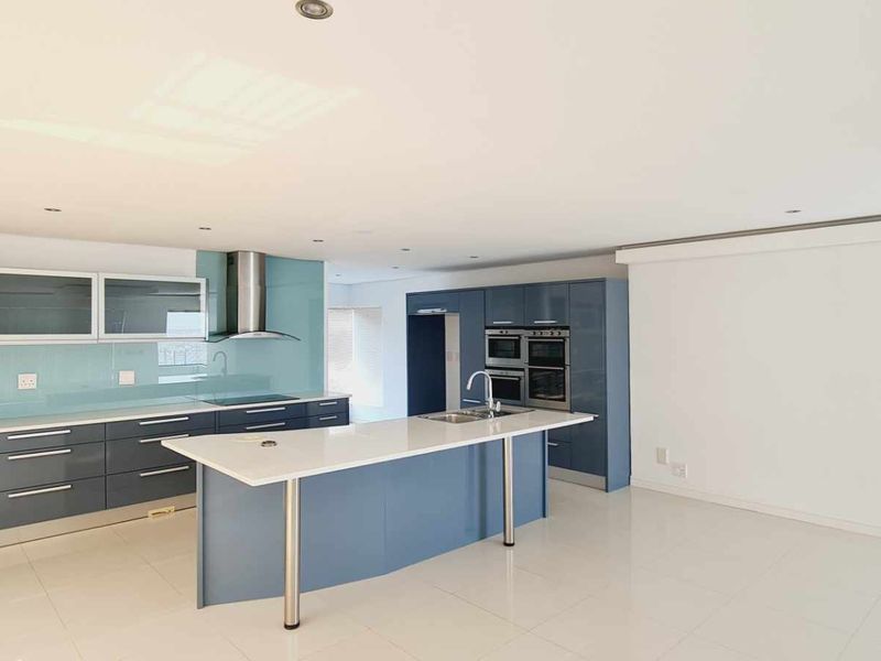 Elevated Luxury Living in Baronetcy Estate — A Spectacular 5-Bedroom Residence with Uninterrupted Table Mountain Views - Photo 4