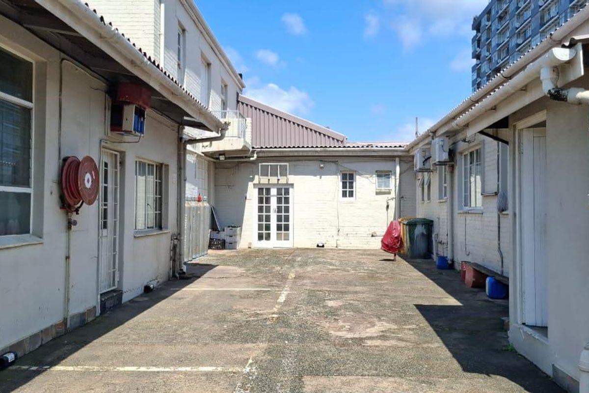 Expand Your Business: Versatile Space Near Key Amenities - Photo 4