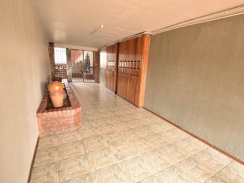 First Floor Apartment - Photo 2