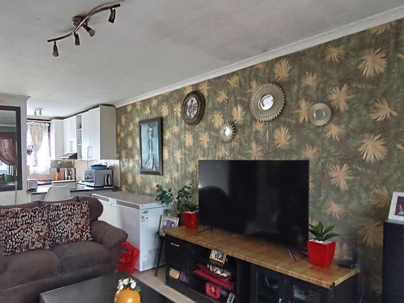 2 bedroom house for sale in Summer Greens - Photo 2