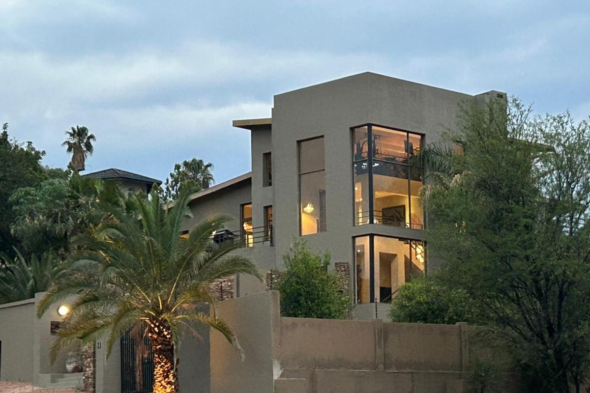Discover Unparalleled Luxury Living in Windhoek’s Prestigious Ludwigsdorf Suburb - Photo 5