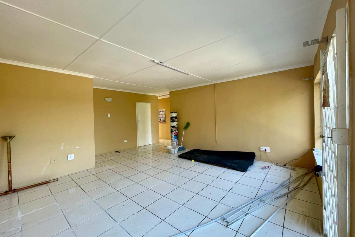 Top-Floor 3-Bedroom Apartment with Stunning Views - Photo 4