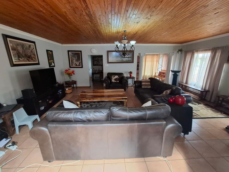 Comfortable Family Living with Great Entertainment Space - Photo 10