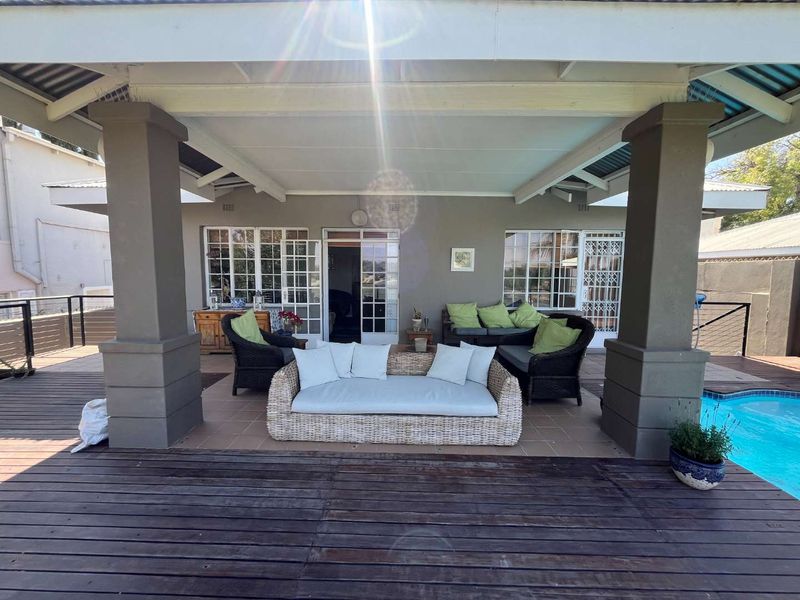 Charming Riverfront Home with Breathtaking Views - Photo 2