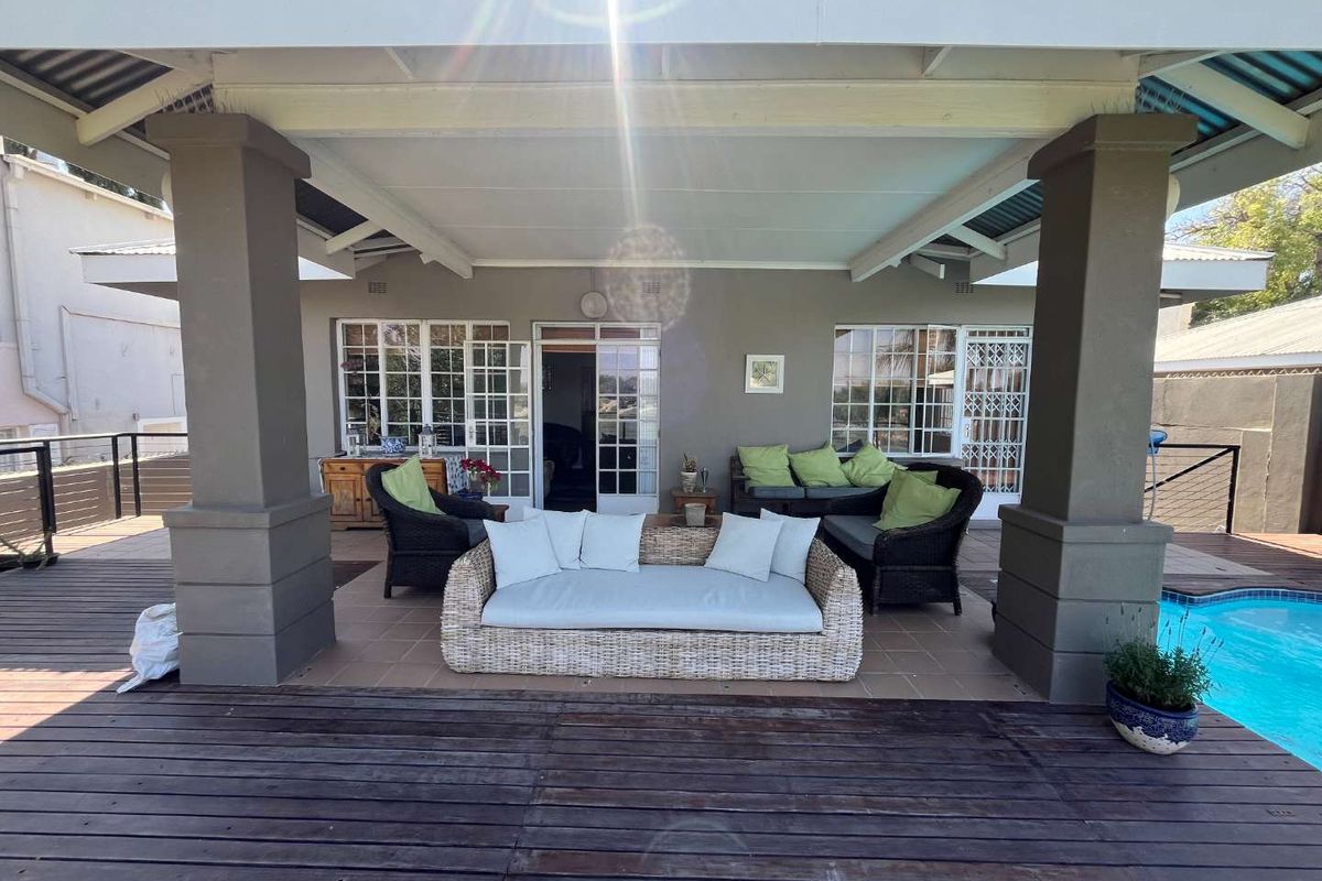 Charming Riverfront Home with Breathtaking Views - Photo 2