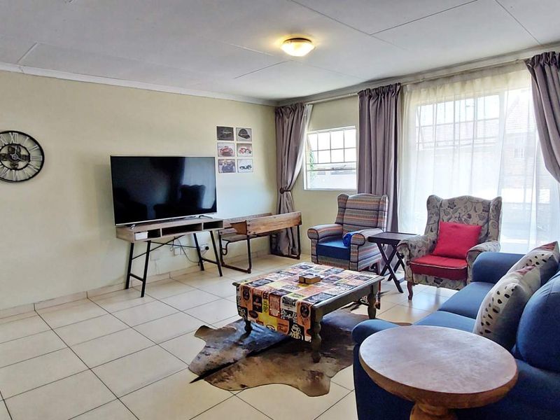 Refurbished 2 Bed Corner Unit. - Photo 3