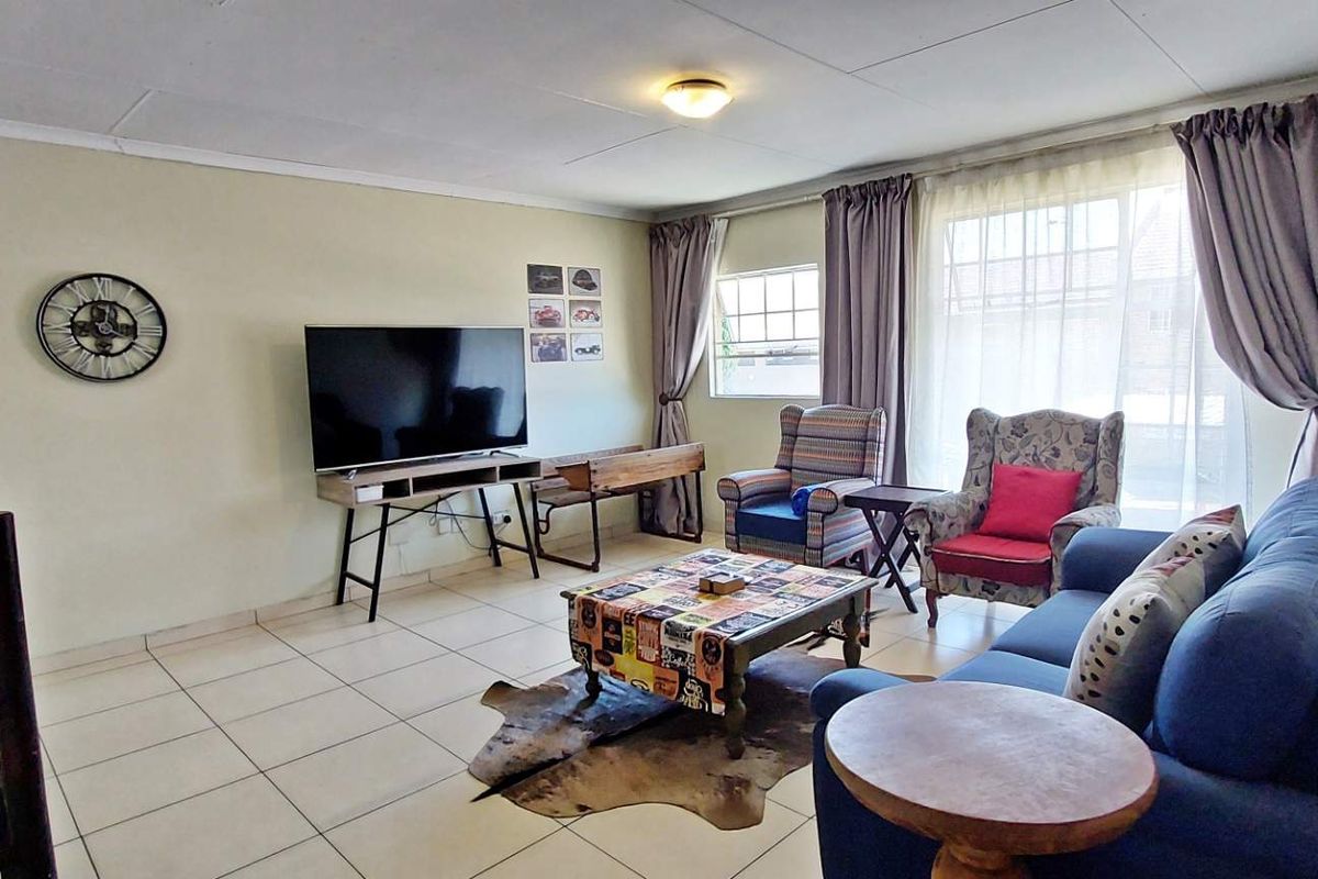 Refurbished 2 Bed Corner Unit. - Photo 3