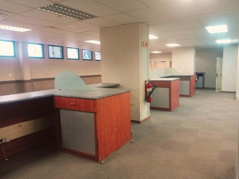 Prime 1,000 m2 Commercial Office Space To Let | Boksburg | Exceptional Business Address  Introduce your business to a prestigious, well-positioned - Photo 6
