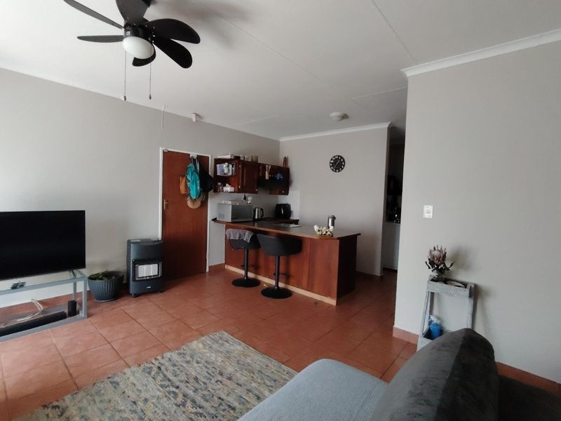 NEAT 2 BEDR 2 BATHR DUET IN HIGHVELD - Photo 4