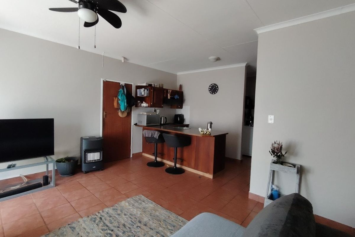 NEAT 2 BEDR 2 BATHR DUET IN HIGHVELD - Photo 4