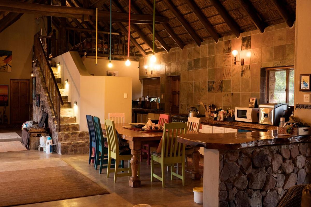 SPACIOUS SECURE AND WELL FURNISHED - FREE STANDING PRIVATE! - Photo 5