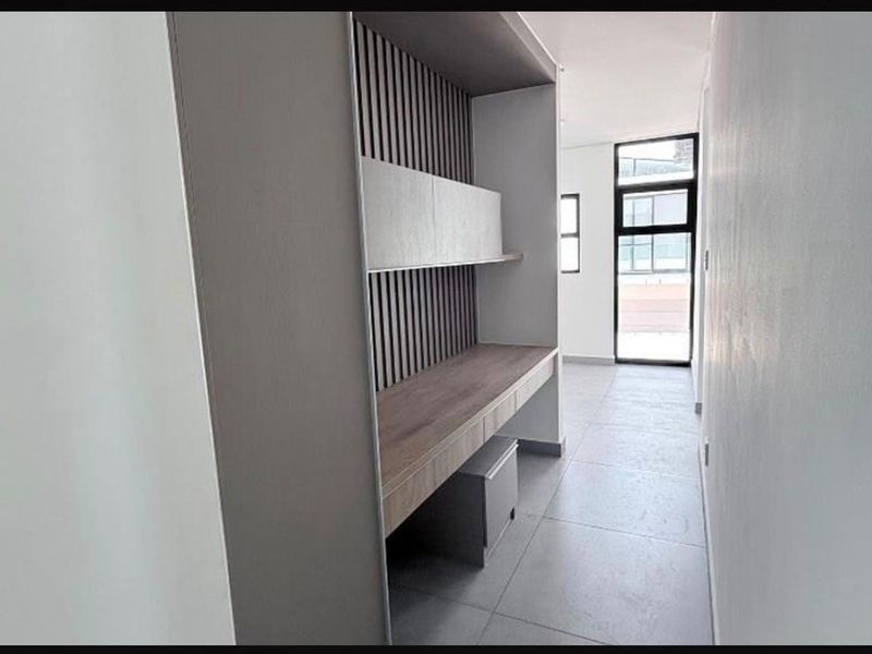 LUXURIOUS 3 BEDROOM PENTHOUSE TO LET IN THE WELL-SOUGHT AFTER AUASBLICK NEIGHBORHOOD - Photo 4
