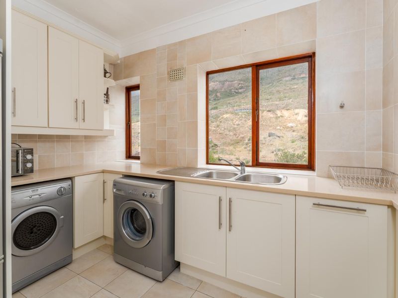 2 bedroom apartment with sea views - Photo 9