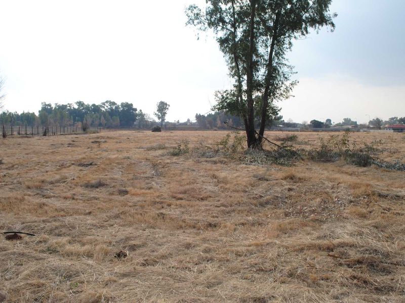 Lovely, Prime Vacant stand for sectional title development - Photo 2