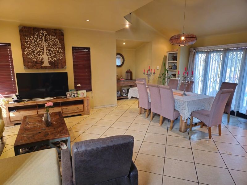 A Rare Double-Storey Home with Breathtaking Golf Course Views. - Photo 5