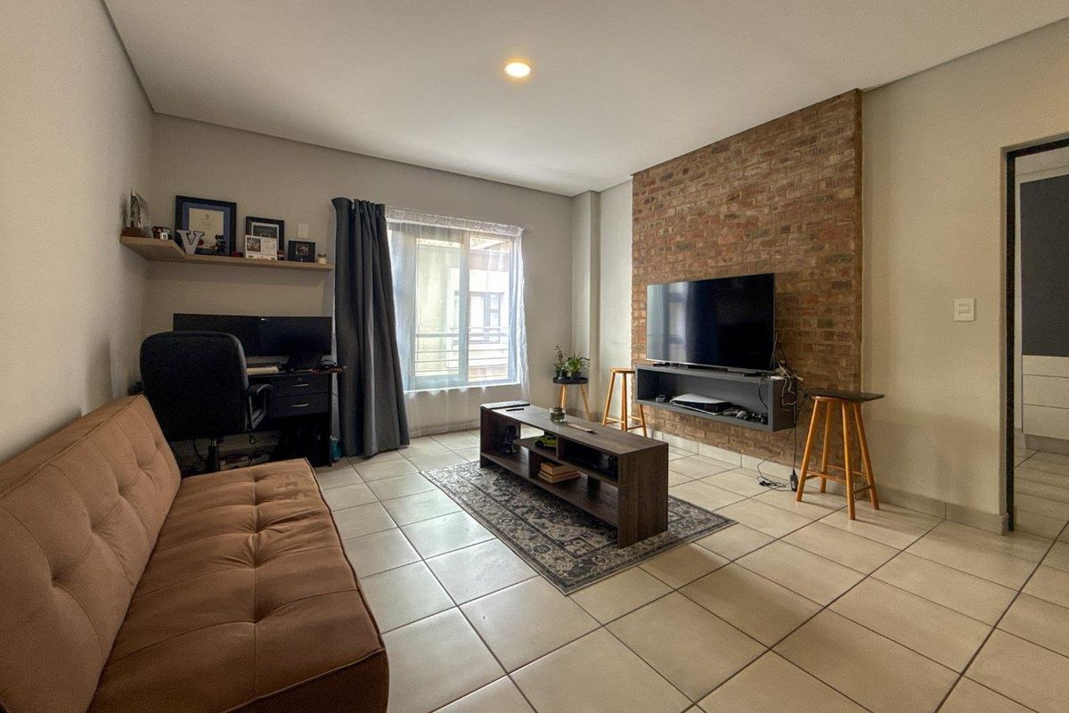 Modern City Gem | Perfect Starter, Stylish Living, Prime Location - Photo 4