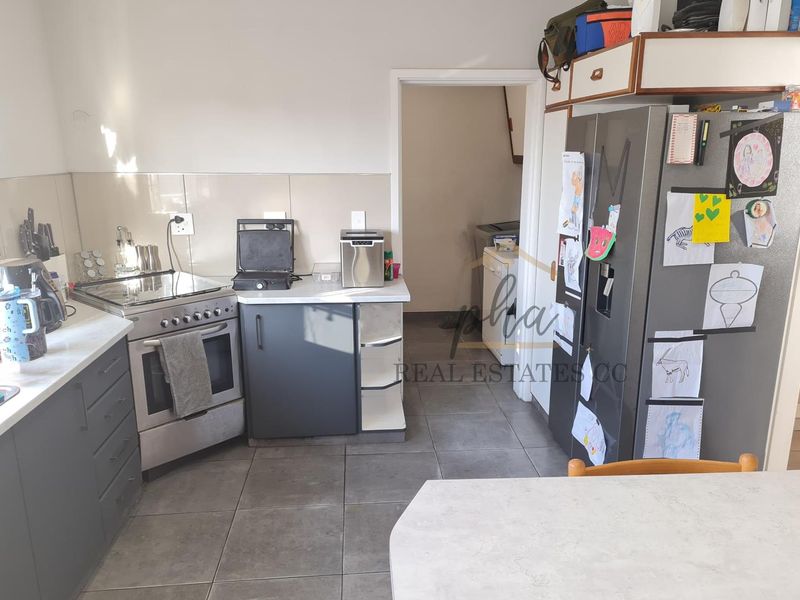 Cosy 3  Bedroom House with newly Built 2-Bedroom Cottage on a Corner Erf in Walvis Bay - Photo 8