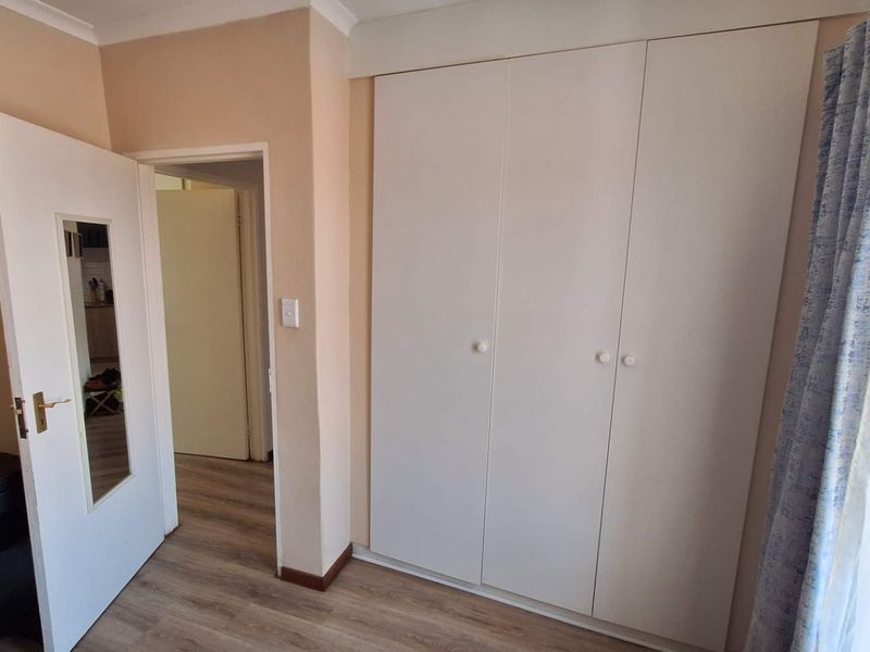 Lovely 2 Bedroom Apartment in Northcliff - Photo 10