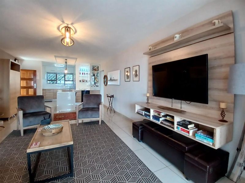 Modern 2-Bedroom Townhouse with Spectacular Views in Northcliff - Photo 6