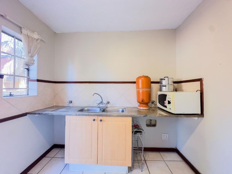3 Bedroom Duplex with Private Garden - Photo 4