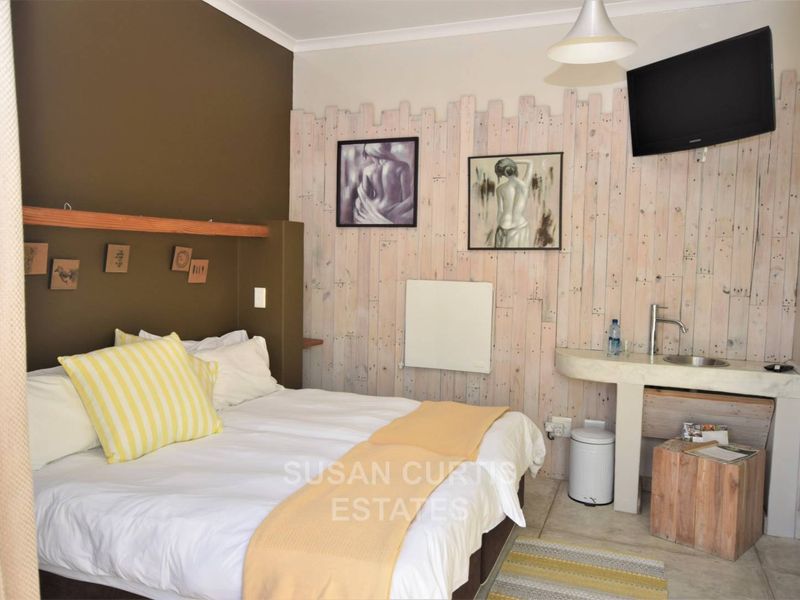 A GUEST HOUSE WITH SO MUCH APPEAL! - Photo 7