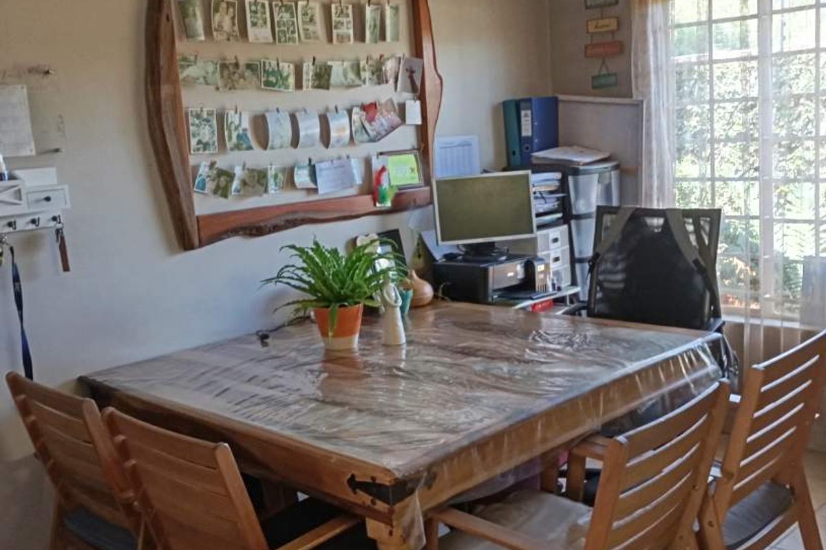 Beautiful 3-bedroom Townhouse in a well-maintained complex in Annlin. - Photo 3