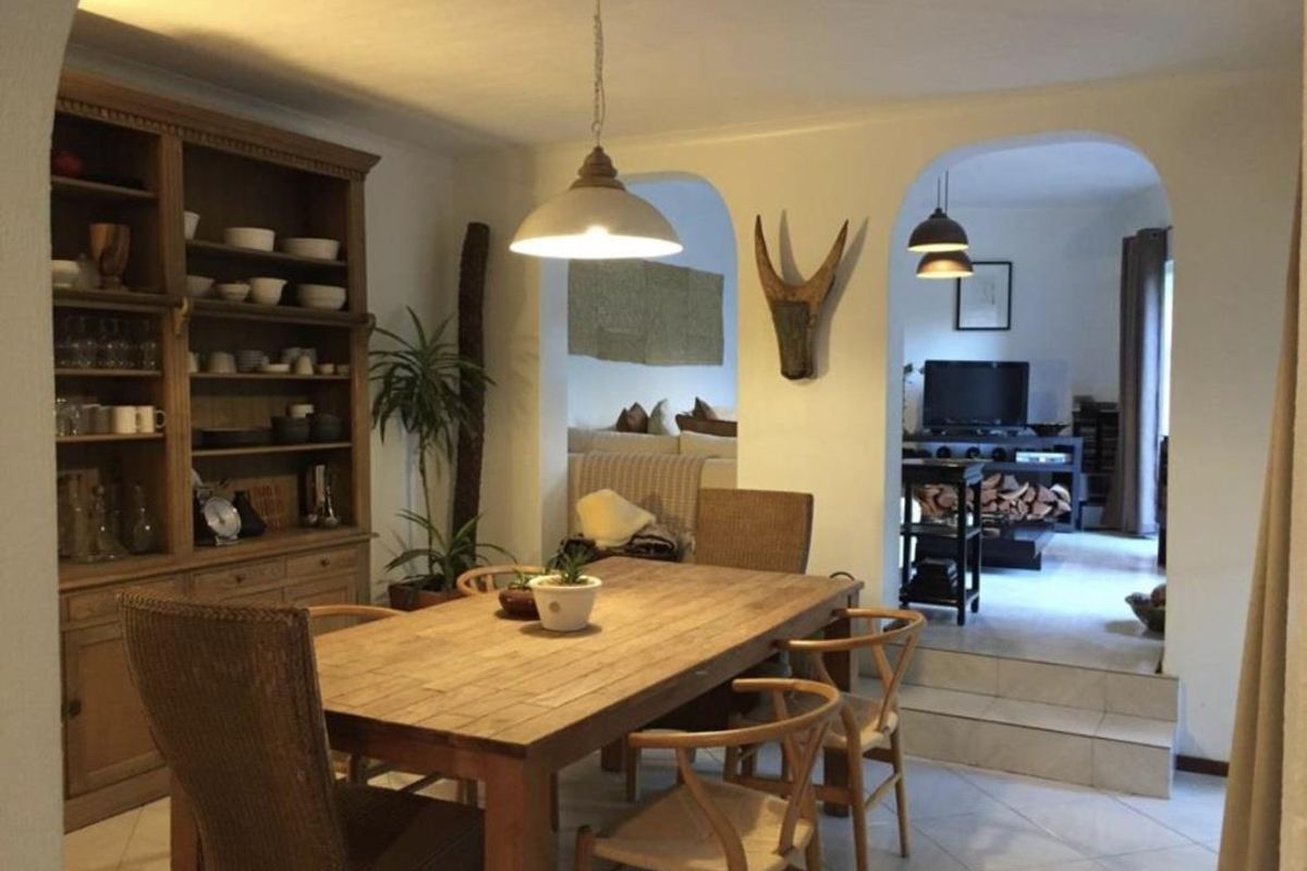 A BEAUTIFUL THREE BEDROOM TOWNHOUSE - Photo 5