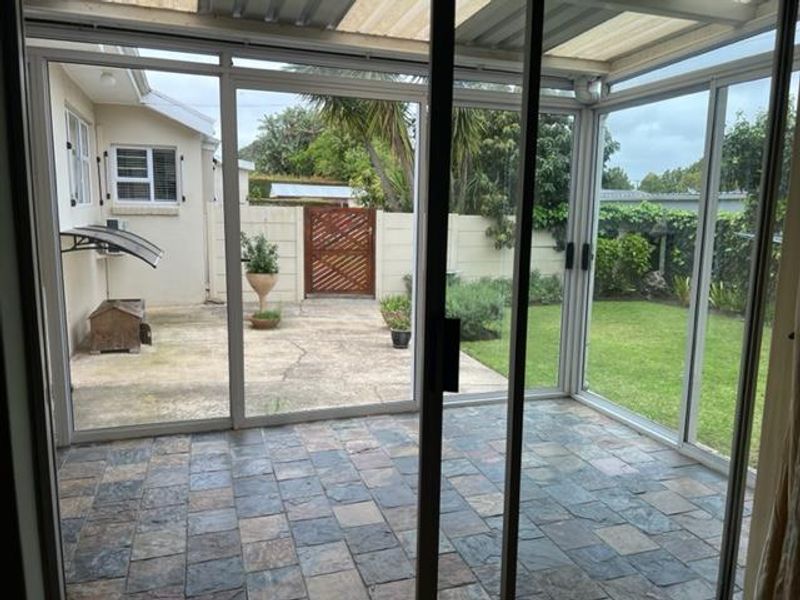 LARGE  GARDEN COTTAGE in beautiful Sunridge Park. - Photo 1