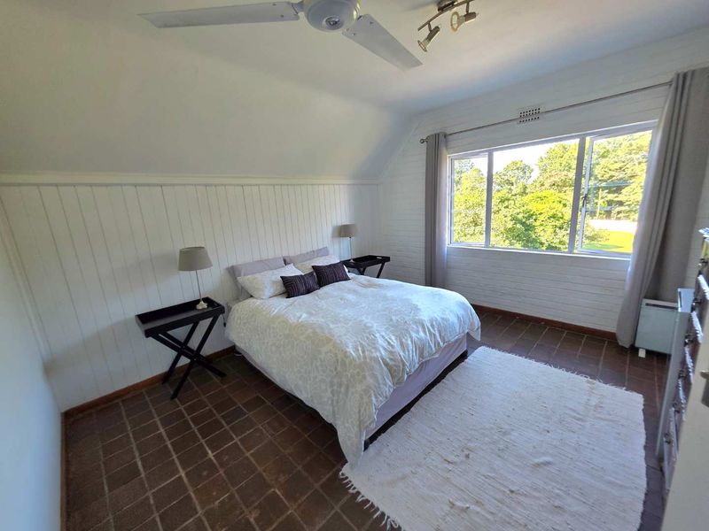 Spacious, 4 Bedroom Home with Separate Granny Flat and pool. **Exceptional Income Potential - Photo 9