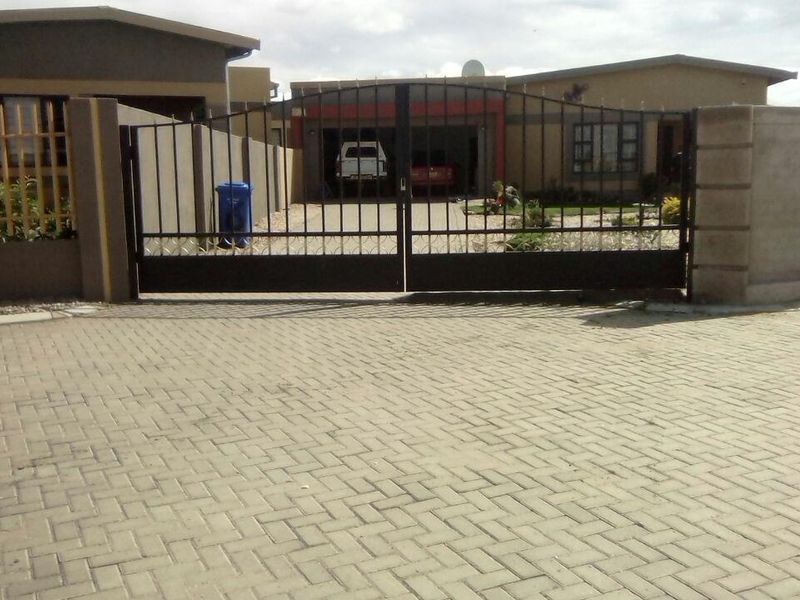 FOR SALE- 3 BEDROOM HOUSE IN OKAHANDJA, NAMIBIA - Photo 10