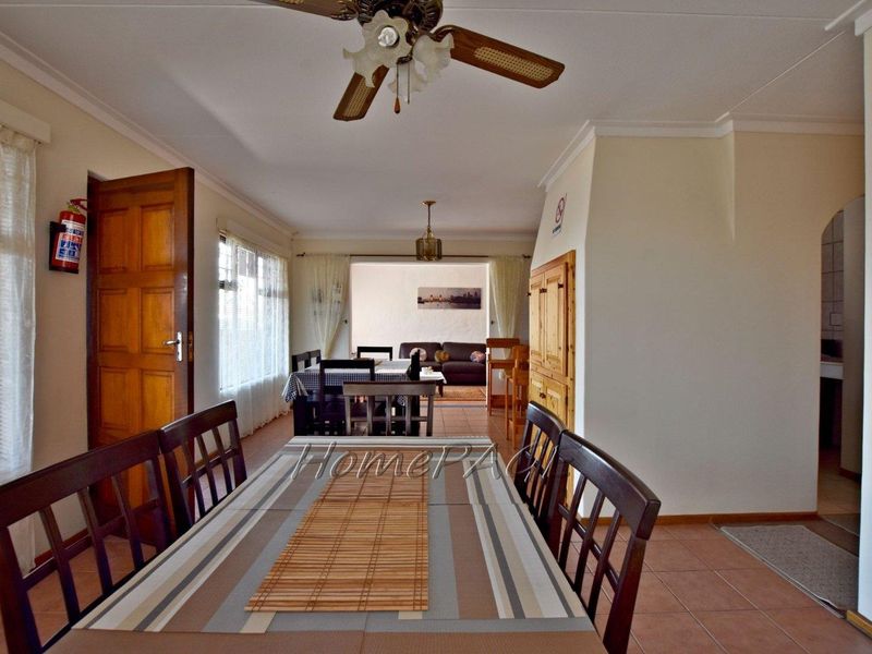 Meersig, Walvis Bay:  4 Bedr Home with 2 Bedr Flat for Sale - Photo 4