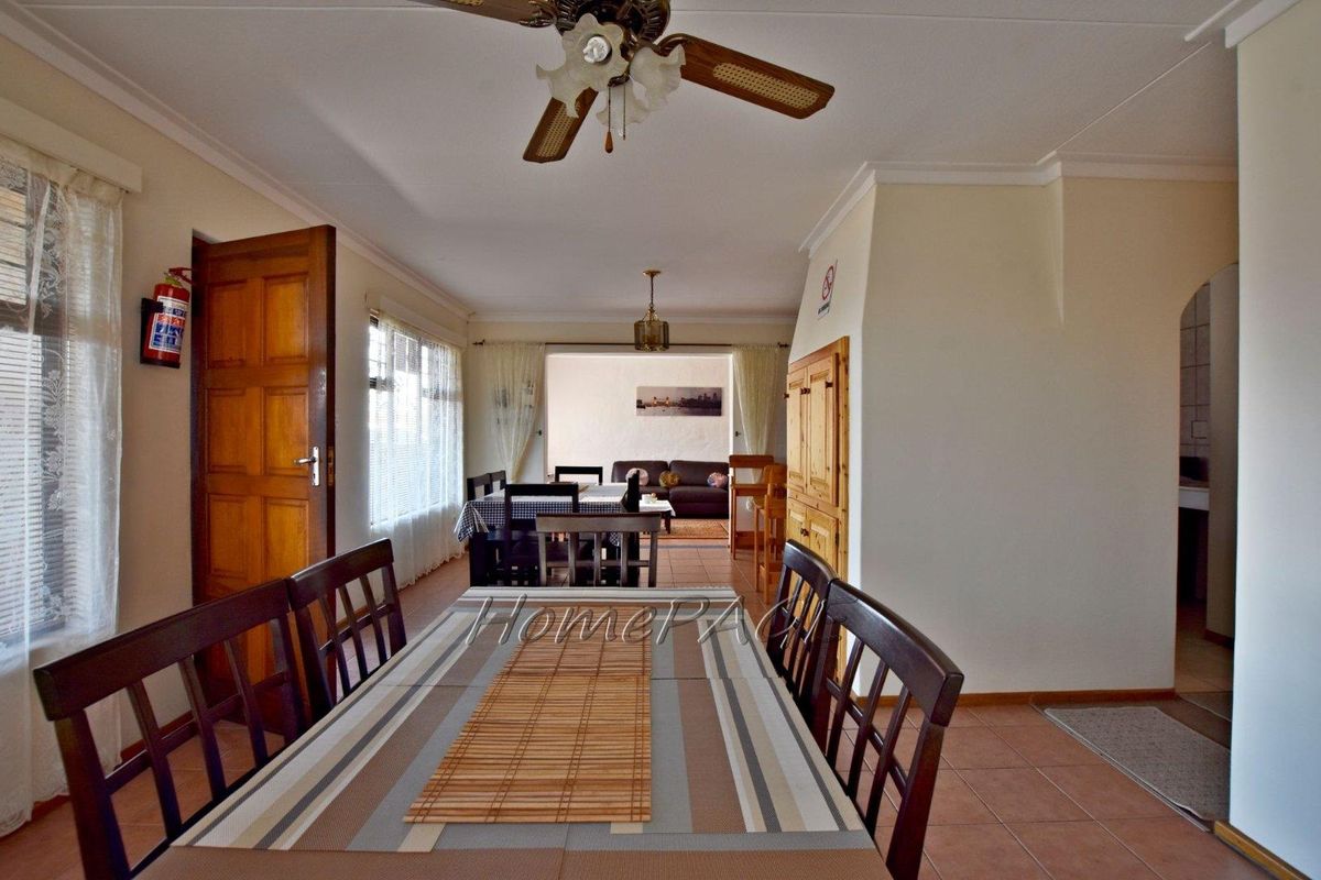 Meersig, Walvis Bay:  4 Bedr Home with 2 Bedr Flat for Sale - Photo 4