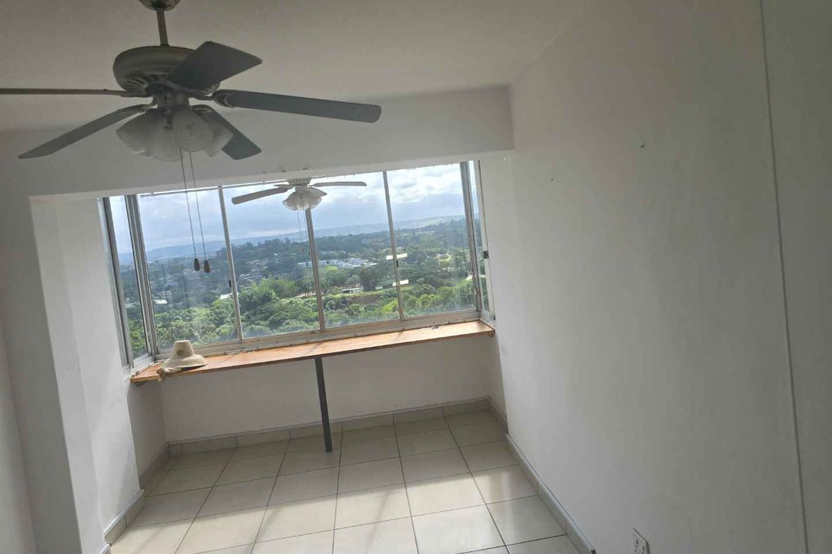 Top-Floor 2 Bedroom Apartment with Scenic Views in Secure Findlain Court - Photo 5