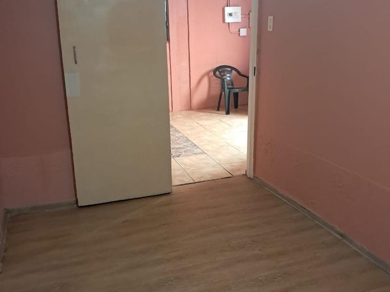2 Bedroom Flat to Rent in Mandela Park - Photo 8