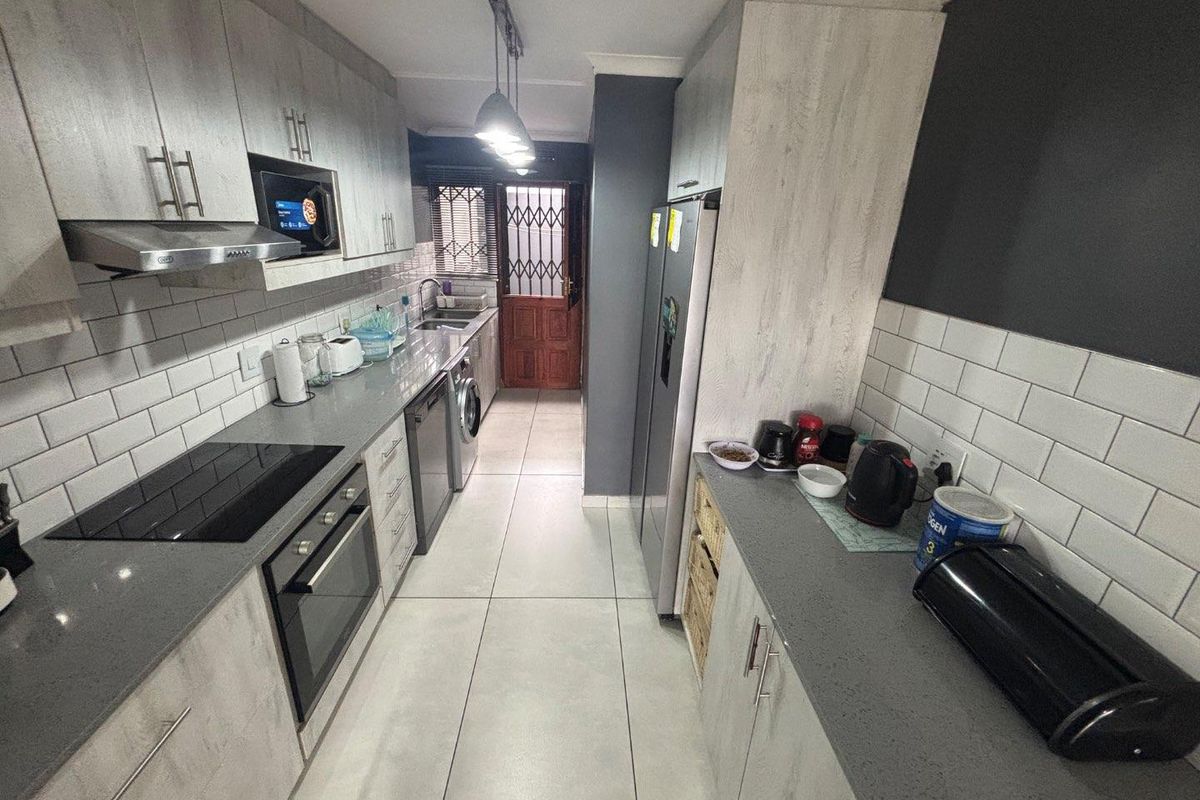 Modern Living | Private Garden | Pet Friendly (Small Dogs) - Photo 3