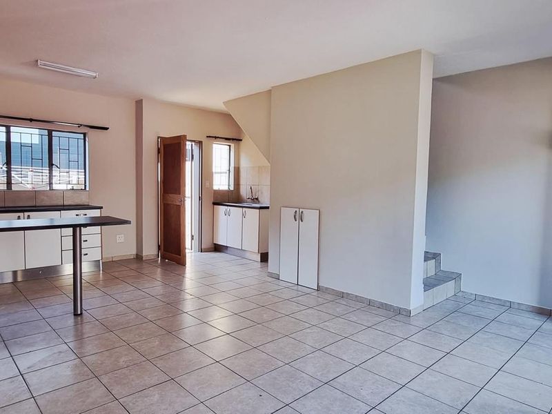 Two bedroom townhouse for sale in Khomasdal Lantana court - Photo 7