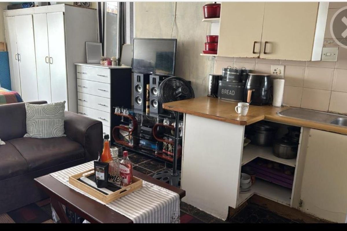 I bedroom flat in Kempton Park CBD - Photo 4
