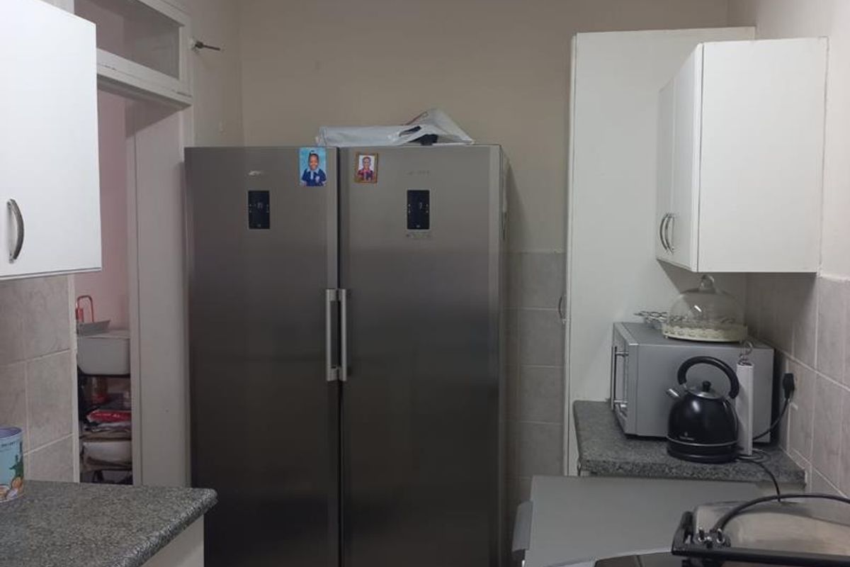 Cozy, Comfortable & Easy Living! - Photo 3